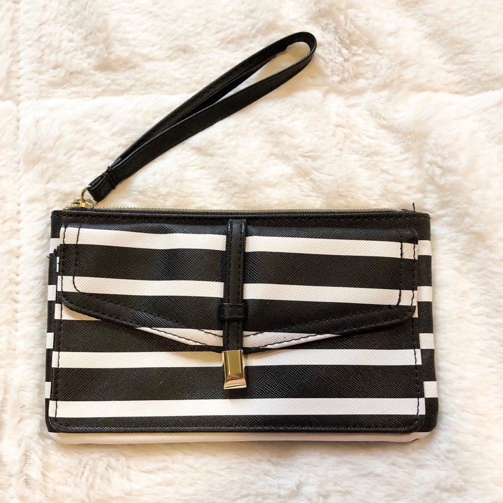 Apt. 9 Wristlet Wallet